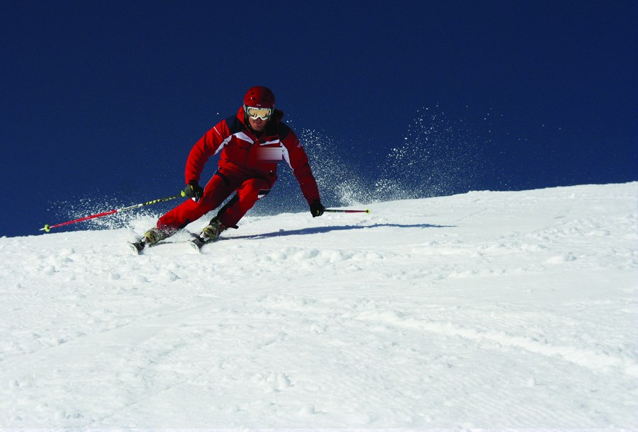Sauberes Carving auf der Piste — Technik, die Freude macht.
